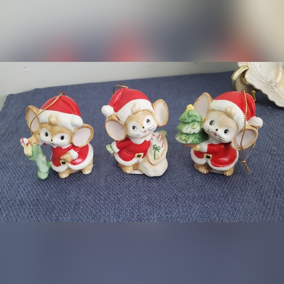 Vintage set of 3 mice christmas ornaments with gifts. - Picture 2 of 3